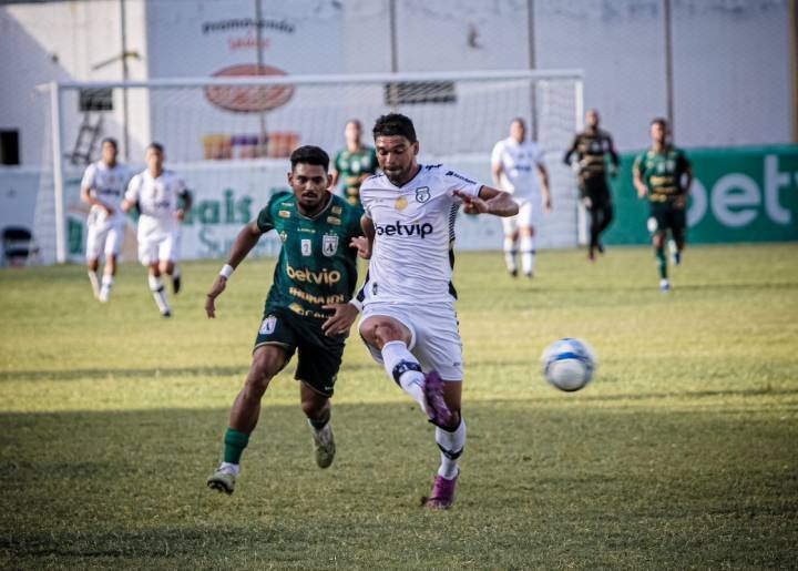 Felipe Jacaré marca e mantém Sousa na briga pela classificação na série D