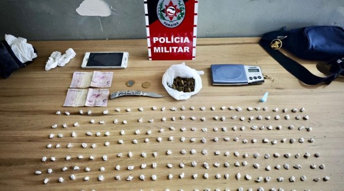 Homem acusado de tráfico é preso com mais de 200 porções de drogas em Sousa